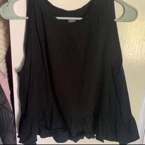 Black ruffle top super cute